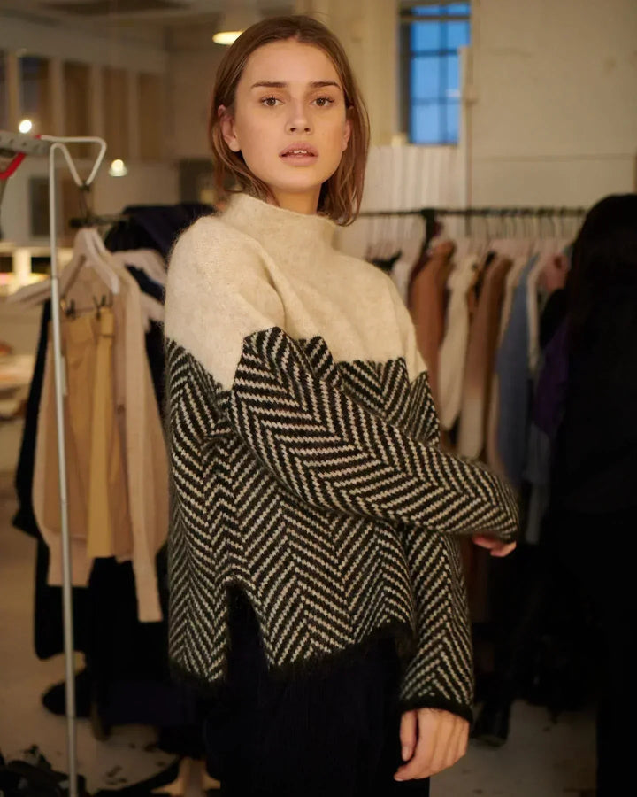 Gia™ - Premium Turtleneck Sweater