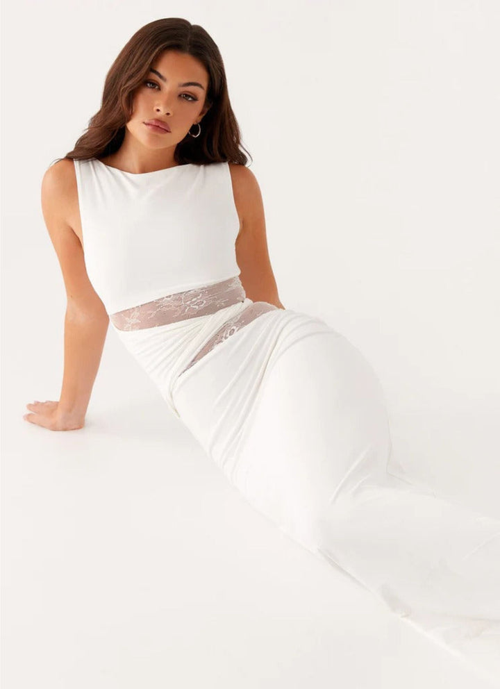 Leni - Fitted maxidress with discreet cuts and laces