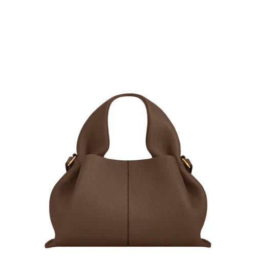Annie | Chic Travel Companion