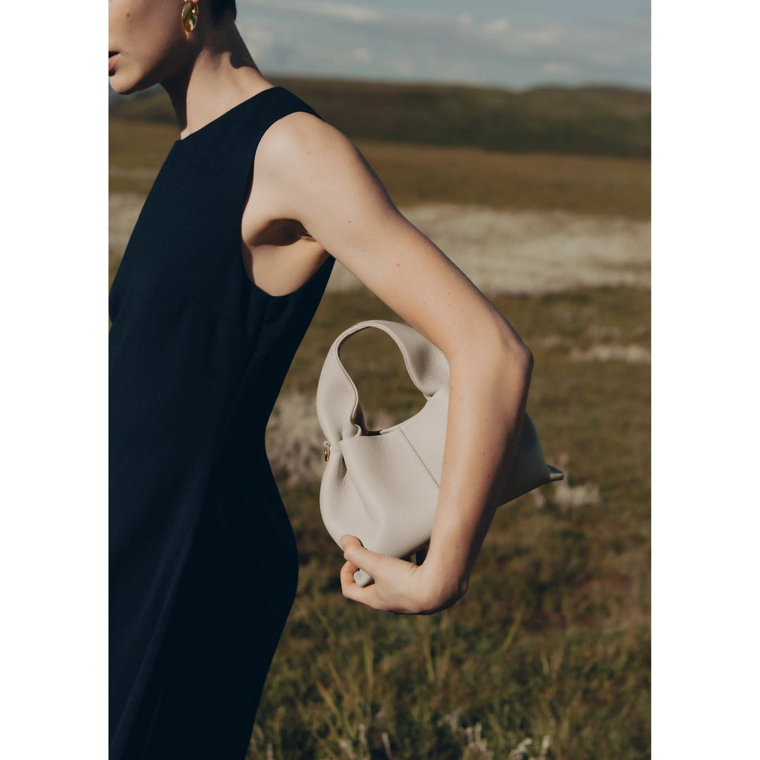 Annie | Chic Travel Companion