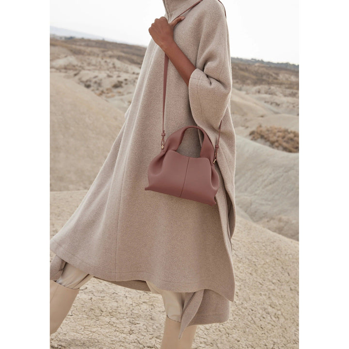 Annie | Chic Travel Companion