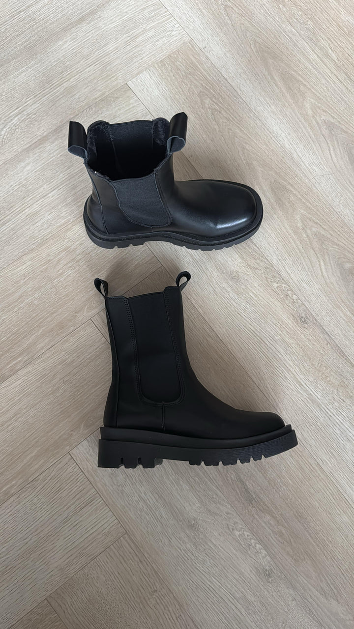Christina | Chelsea Boots