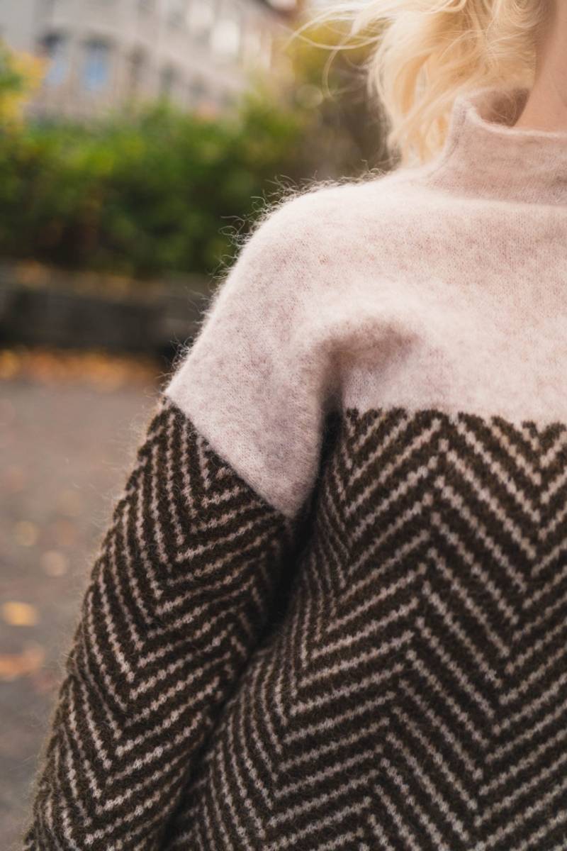 Gia™ - Premium Turtleneck Sweater